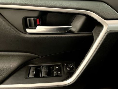 Used 2022 Toyota RAV4 XLE Premium image 15