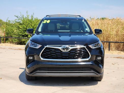 Used 2024 Toyota Highlander Limited AWD/4WD image 2