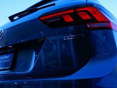 Certified 2021 Volkswagen Tiguan SE w/ Panoramic Sunroof Package image 48