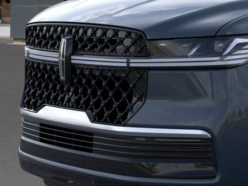 New 2026 Lincoln Navigator L Reserve AWD/4WD image 16