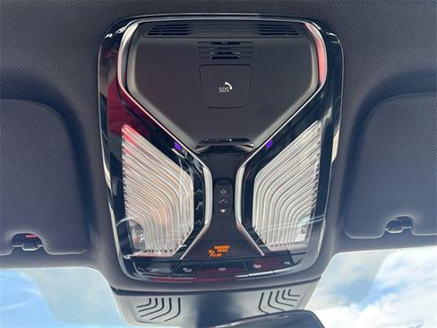 Used 2020 BMW 750i xDrive w/ M Sport Package image 22