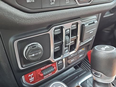 Used 2024 Jeep Wrangler Willys image 12