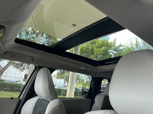 New 2025 Mitsubishi Outlander SE image 17