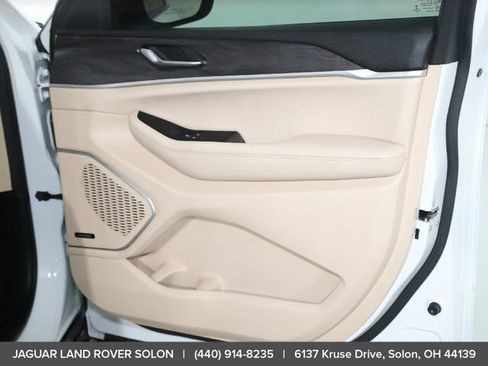 Used 2022 Jeep Grand Cherokee L Limited w/ Luxury Tech Group II AWD/4WD image 36