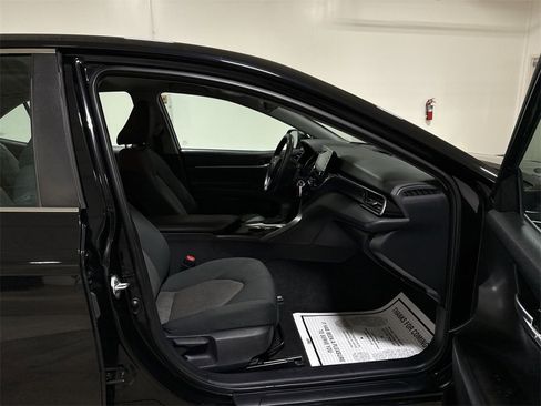 Used 2022 Toyota Camry LE image 21