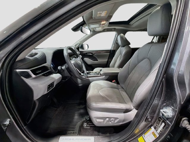 Used 2024 Toyota Highlander Limited AWD/4WD image 17