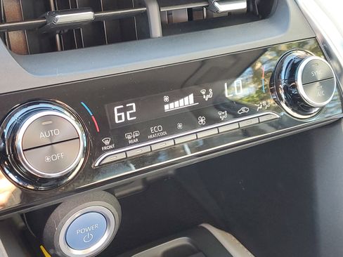 Certified 2022 Toyota Venza LE image 28