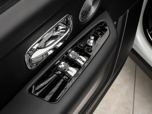 Used 2022 Rolls-Royce Cullinan Black Badge AWD/4WD image 38