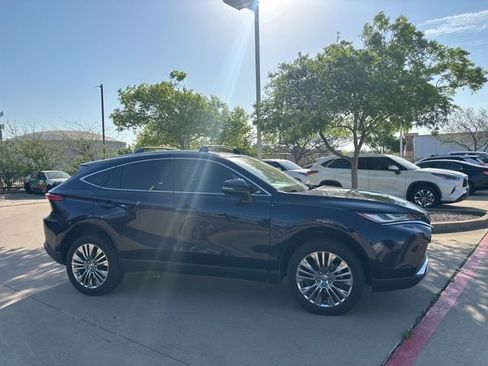 Certified 2024 Toyota Venza XLE image 4