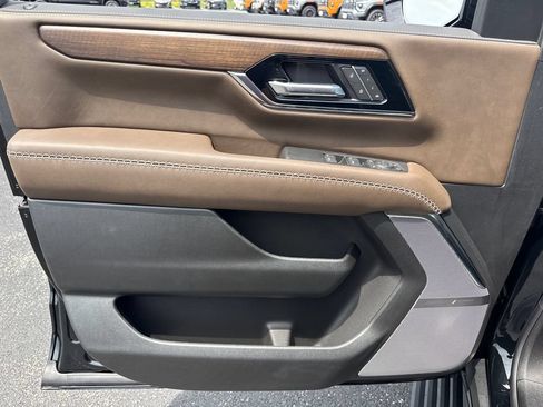 New 2026 GMC Yukon Denali Ultimate AWD/4WD image 14
