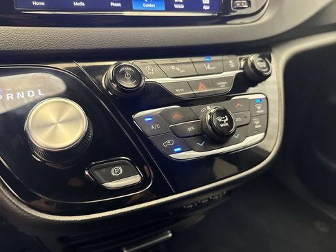 Used 2025 Chrysler Pacifica Select FWD image 17