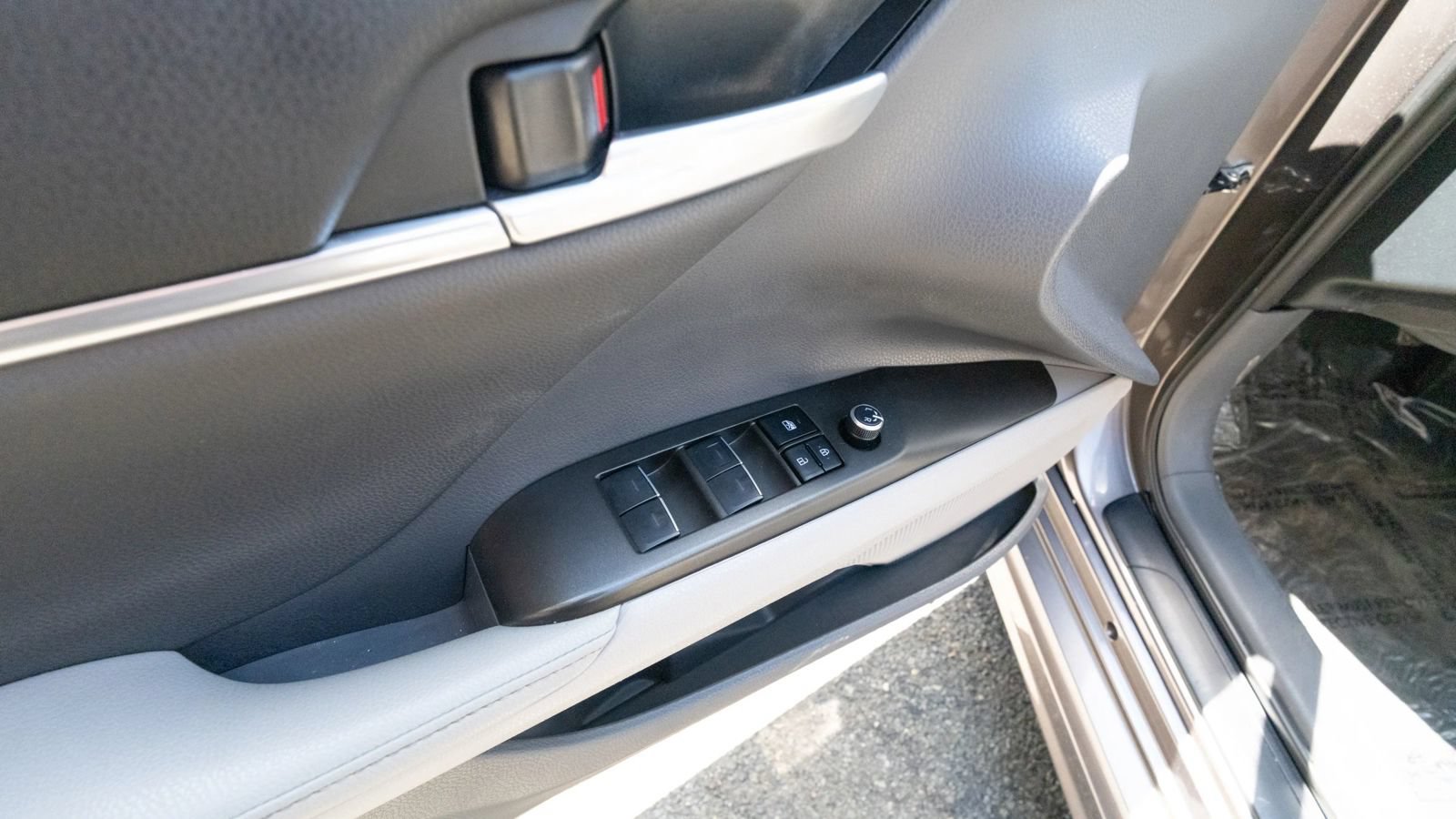 Used 2023 Toyota Camry XSE FWD image 27
