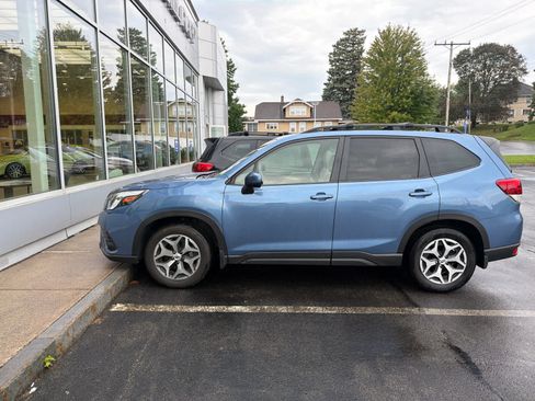 Used 2024 Subaru Forester Premium AWD/4WD image 2