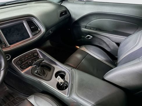 Used 2018 Dodge Challenger GT w/ Driver Convenience Group image 10