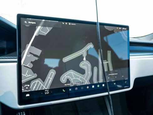 Used 2022 Tesla Model S Plaid image 15