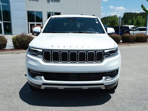 Used 2022 Jeep Wagoneer Series III AWD/4WD image 2