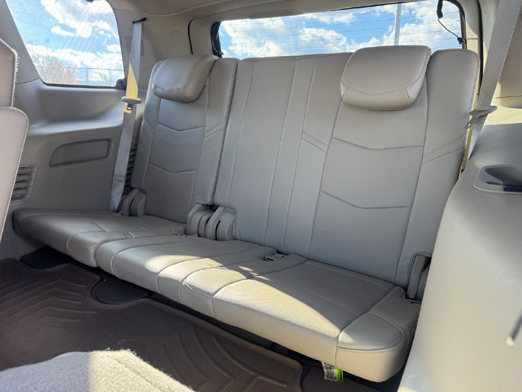 Used 2018 Cadillac Escalade Premium Luxury w/ LPO, Radiant Package AWD/4WD image 10