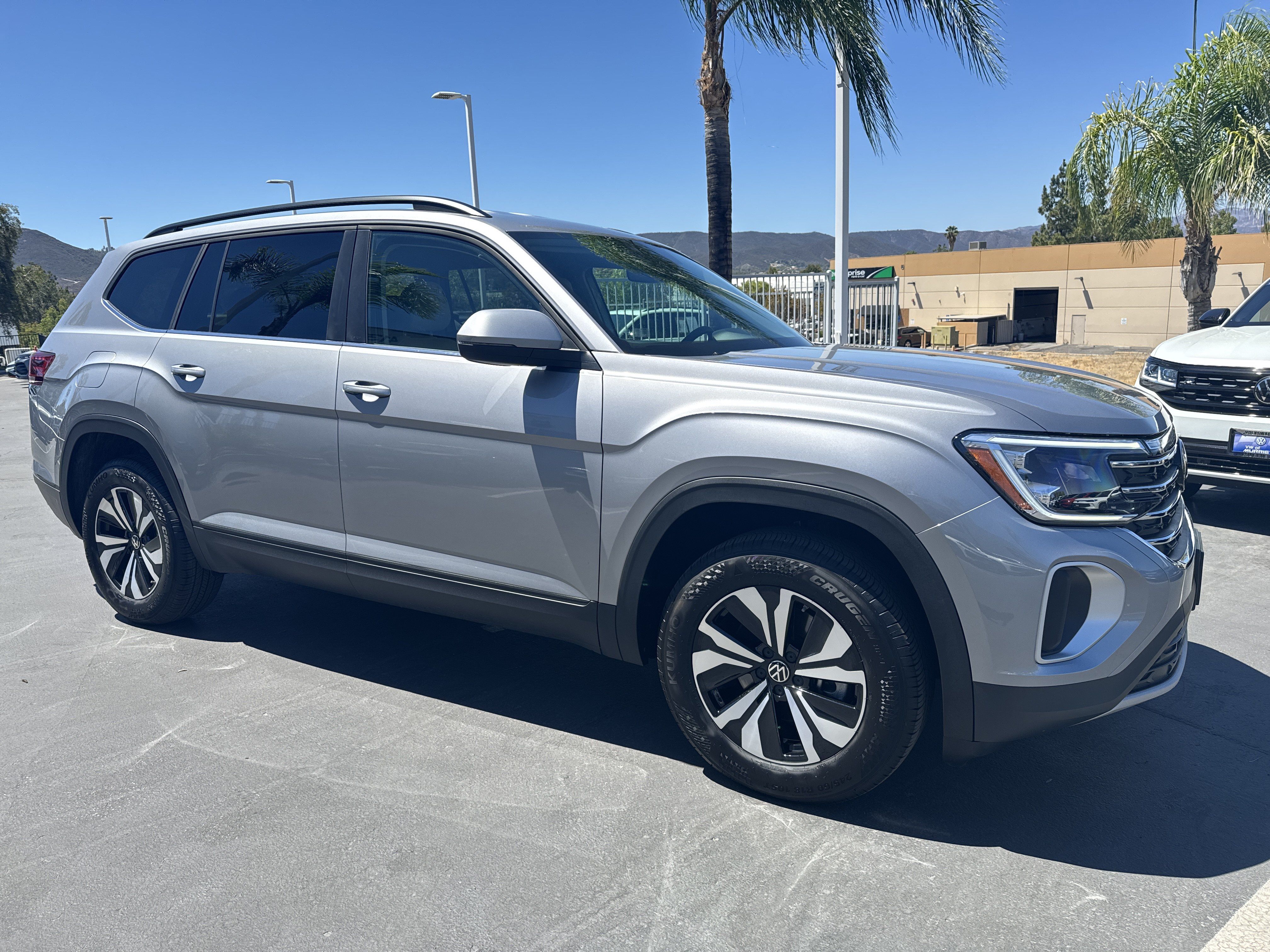Used 2026 Volkswagen Atlas SE FWD image 2