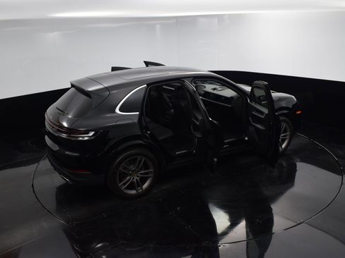 Used 2024 Porsche Cayenne image 40