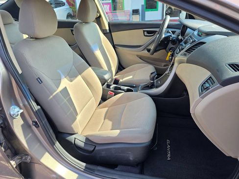 Used 2014 Hyundai Elantra SE FWD image 12
