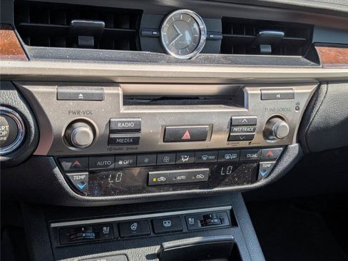 Used 2014 Lexus ES 350 w/ Luxury Package FWD image 26