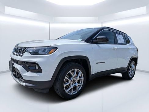 Used 2025 Jeep Compass Limited AWD/4WD image 6