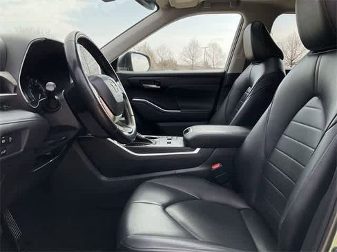 Used 2023 Toyota Highlander XLE image 13