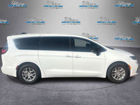 New 2026 Chrysler Pacifica Select FWD image 2
