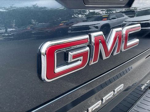 Used 2020 GMC Sierra 1500 SLT w/ SLT Premium Plus Package AWD/4WD image 9