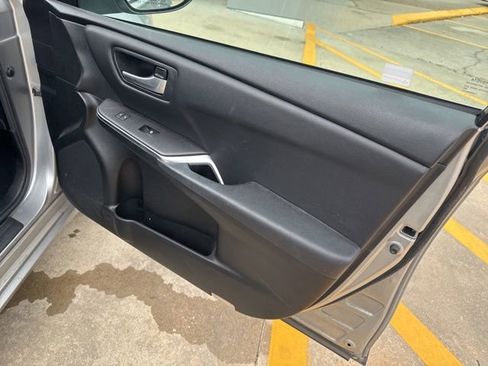 Used 2017 Toyota Camry SE FWD image 15