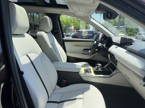 Certified 2024 MAZDA CX-90 3.3 Turbo S w/ Premium Plus AWD/4WD image 25