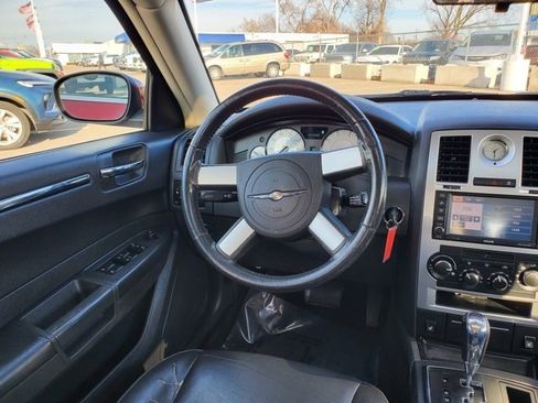 Used 2009 Chrysler 300 Touring image 8
