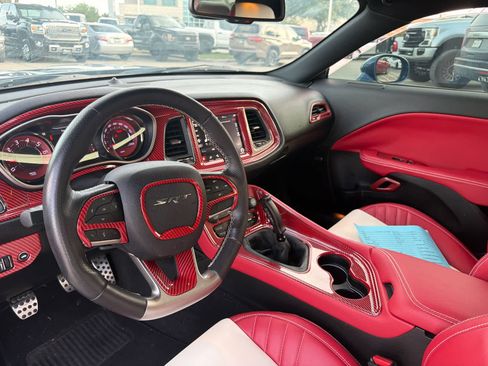 Used 2020 Dodge Challenger SRT Hellcat RWD image 6