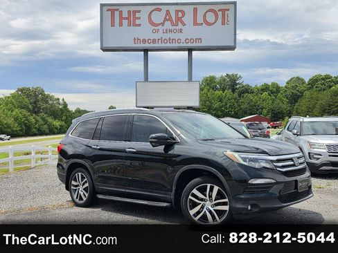 Used 2017 Honda Pilot Touring image 1