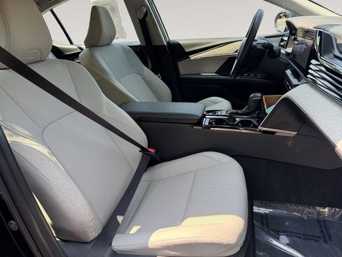 Used 2025 Toyota Camry XLE FWD image 15