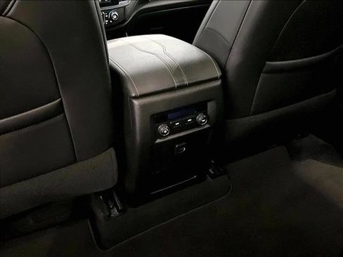 Used 2023 Chevrolet Traverse LT FWD image 25