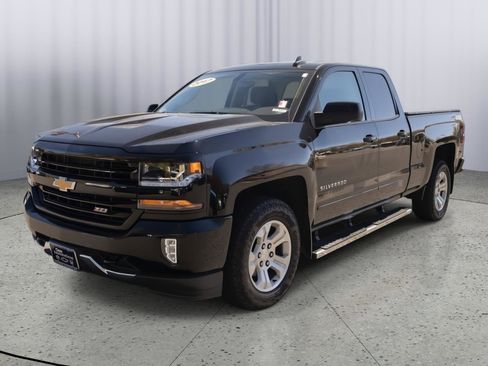 Used 2017 Chevrolet Silverado 1500 LT w/ All Star Edition AWD/4WD image 17