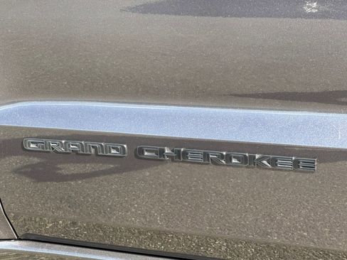 Used 2021 Jeep Grand Cherokee 80th Anniversary w/ Quick Order Package 28K 80th image 23