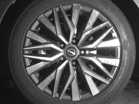 Used 2025 Nissan Altima 2.5 SV FWD image 15