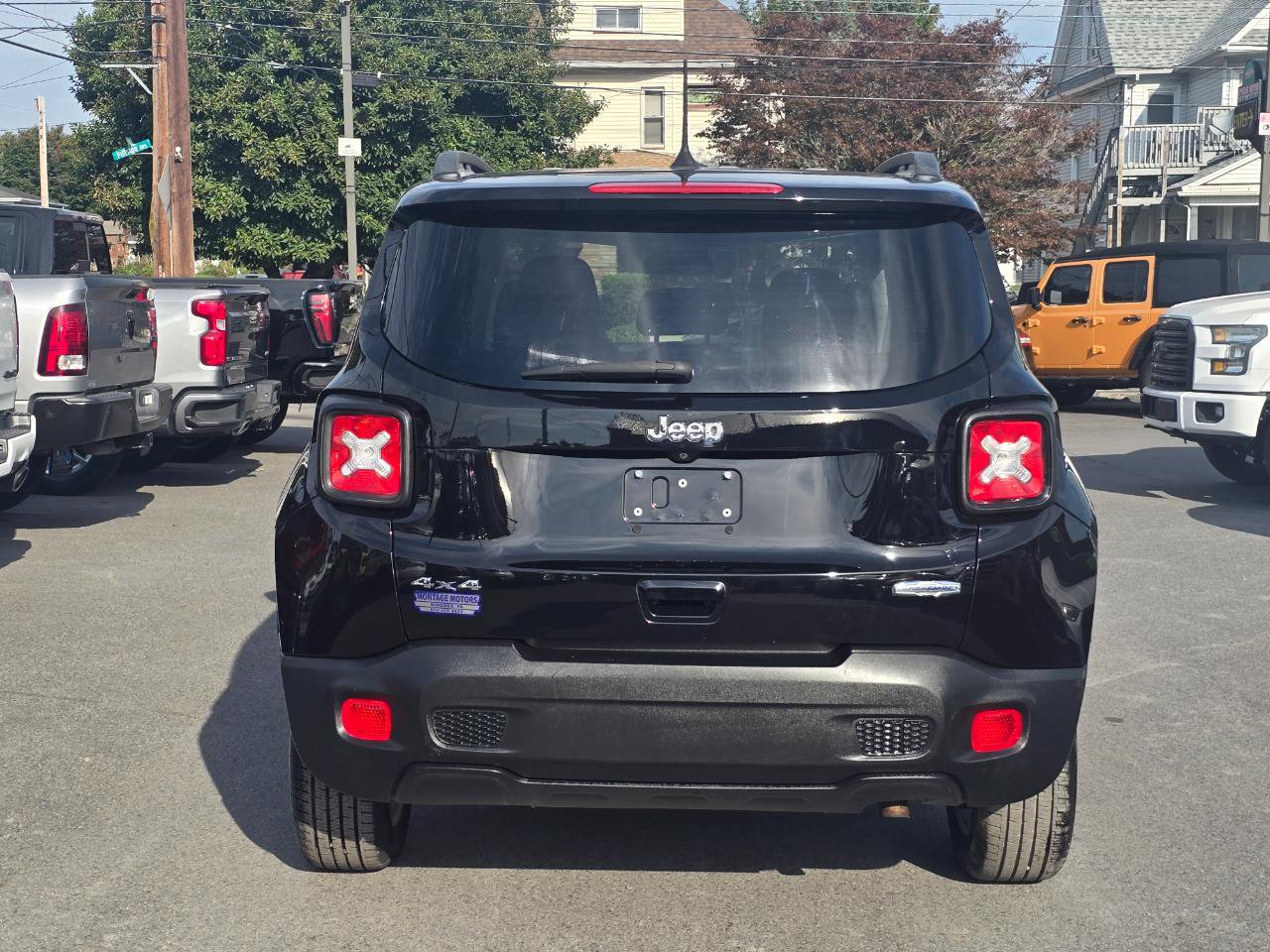 Used 2019 Jeep Renegade Latitude AWD/4WD image 16