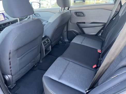 Used 2021 Nissan Rogue S image 3