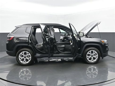 New 2025 Jeep Compass Latitude w/ Sun & Sound Group image 57