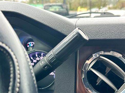 Used 2014 Ford F250 Lariat w/ Lariat Interior Package image 22