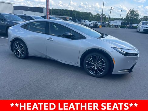 Used 2025 Toyota Prius XLE FWD image 7