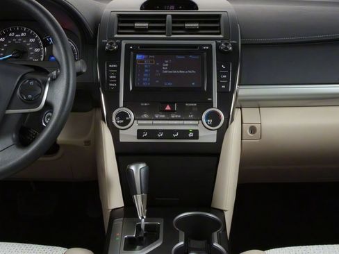 Used 2012 Toyota Camry FWD image 11