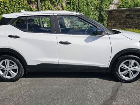 Used 2021 Nissan Kicks S FWD image 4
