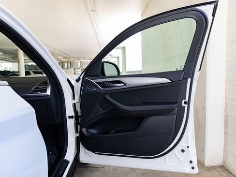 Certified 2025 BMW X4 xDrive30i image 26