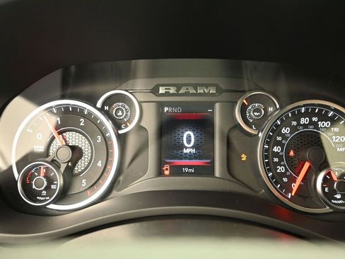 New 2026 RAM 2500 Big Horn AWD/4WD image 16