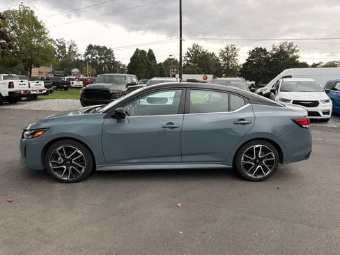 Used 2025 Nissan Sentra SR FWD image 7