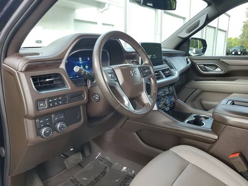 Used 2023 Chevrolet Suburban Z71 w/ Luxury Package AWD/4WD image 17